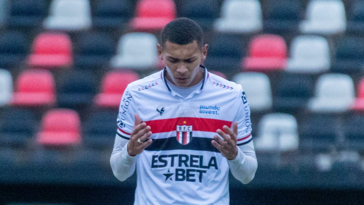 THOMAS ASSINA CONTRATO E ESTENDE VINCULO COM O BOTAFOGO ATÉ 2025